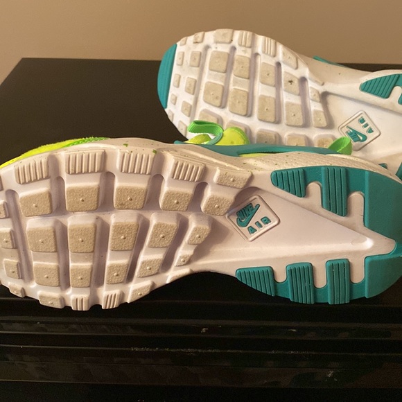 Nike Air Kids Size 6.5Y Kermit the Frog Huaraches - Picture 5 of 5